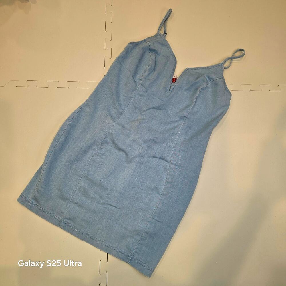 Mele & Pere denim,‎ adjustable spaghetti strap, deep V bust mini dress sz M
